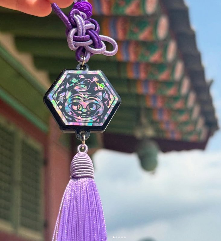 Heemuse Traditional Korean Norigae - Tiger & Magpie Mother-of-Pearl Keyrings (Purple)