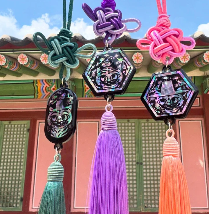 Heemuse Traditional Korean Norigae - Tiger & Magpie Mother-of-Pearl Keyrings (Purple)